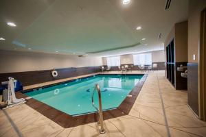 a large swimming pool in a hotel room at Hampton Inn Fort Morgan in Fort Morgan