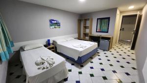 Letto o letti in una camera di Hotel Enseada dos Corais