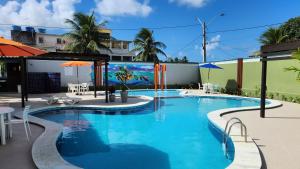 卡博迪聖阿戈斯蒂尼奧的住宿－恩賽達德茲克萊斯酒店，蓝色海水大型游泳池