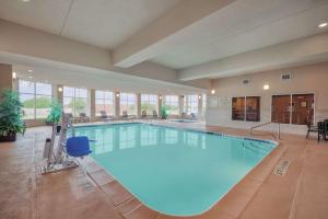 a large swimming pool in a hotel room at Hilton Garden Inn Warner Robins in Warner Robins