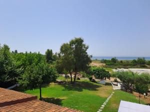 a view of the garden from the roof of a house at Zafira Retreat in Vatopedi