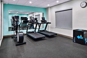 Fitness centrum a/nebo fitness zařízení v ubytování Tru By Hilton Terrell + 10 fotografií