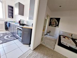 Dapur atau dapur kecil di Gruppenfreundliches Apartment