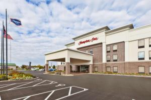 eine Darstellung der Vorderseite eines Cranberry-Hotels in der Unterkunft Hampton Inn Marysville in Marysville