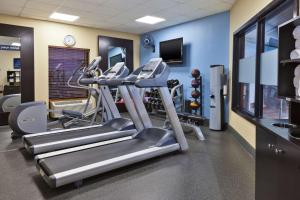 a gym with cardio equipment in a room at Hampton Inn Marysville in Marysville