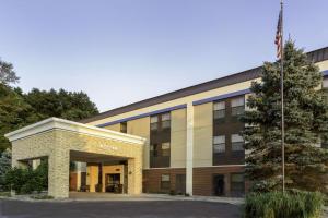 an office building with a flag in front of it at Hampton Inn Portage in Portage