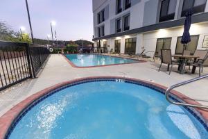 a large swimming pool in front of a building at Hampton Inn Kerrville in Kerrville