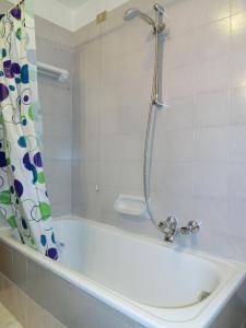 Kylpyhuone majoituspaikassa Bilocale Alberti - Casa di Legno