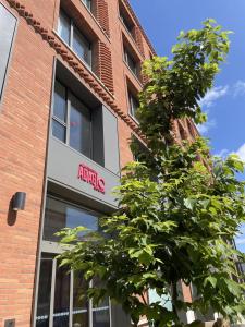 a sign on the side of a brick building at Aparthotel Adagio Original Toulouse Centre La Grave in Toulouse