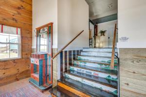 Fotografie z fotogalerie ubytování Charming Converted Railcar Studio in Joplin! v destinaci Joplin