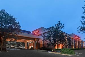 una representación de la parte delantera de un hotel en Hampton Inn Aiken, en Aiken