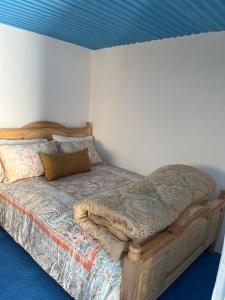 Una cama o camas en una habitación de Mountain studio