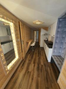 Kuchyňa alebo kuchynka v ubytovaní Apartament z jacuzzi Zakopane