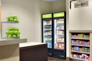 Supermarket nebo jiné obchody v  hotelu nebo okolí