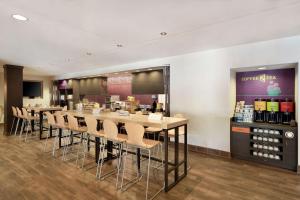 a restaurant with a bar with chairs and a counter at Home2 Suites by Hilton Middletown in Middletown