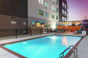 a large swimming pool in front of a building at Tru By Hilton Crossett in Crossett