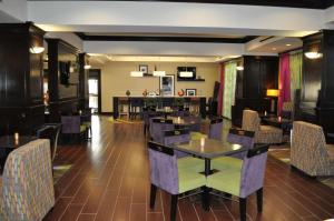 a dining room with tables and chairs at Hampton Inn Pleasanton in Pleasanton