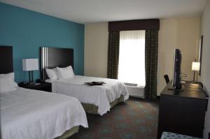 Postel nebo postele na pokoji v ubytování Hampton Inn Pleasanton + 4 fotografie
