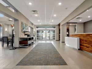 an office lobby with a rug on the floor at Hampton Inn and Suites Lufkin in Lufkin