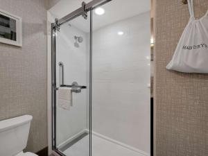 Vannituba majutusasutuses Hampton Inn and Suites Lufkin