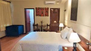 A bed or beds in a room at Lima Wasi Hotel Miraflores