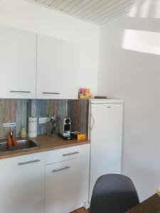 Kuchyňa alebo kuchynka v ubytovaní Ferienwohnung mit Pool an der Apfelstraße