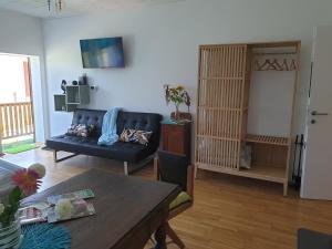 Posedenie v ubytovaní Ferienwohnung mit Pool an der Apfelstraße