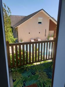 Balkón alebo terasa v ubytovaní Ferienwohnung mit Pool an der Apfelstraße