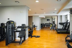 Fitnes oz. oprema za telovadbo v nastanitvi Parco Dei Principi Hotel Congress & SPA