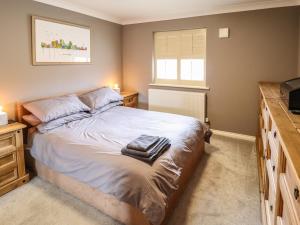 a bedroom with a large bed and a window at 10 Mellor Way in Grimsby