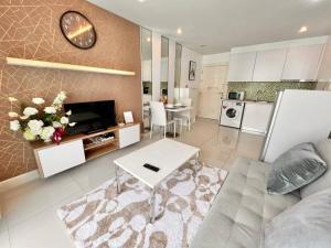 a living room with a couch and a table at Blissful 1 Bed in Amazon Condo in Jomtien Beach