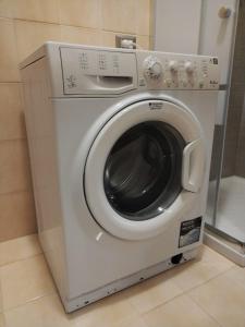 a white washing machine in a bathroom at Il Villino in Platamona