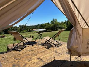 Fotografie z fotogalerie ubytování Glamping Návary s bazénem v destinaci Arnolec