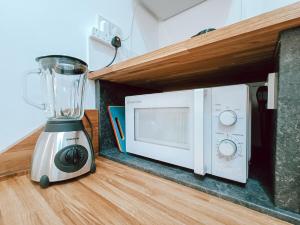 a blender sitting on a counter next to a microwave at The Pembroke Studio By Richmond Park in Kingston upon Thames