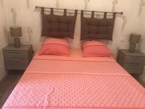 Katil atau katil-katil dalam bilik di petit gite l ecotay +1 gambar