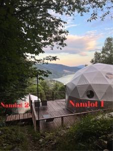 Příroda nedaleko luxury tent