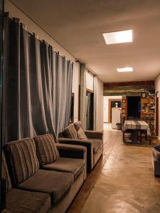 Posezení v ubytování Sítio da Tia Lucia Perto da Montanha