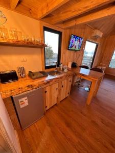 a kitchen with a counter and a sink in a cabin at Tiny house - Playa in Arauco