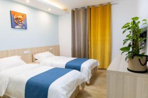 Ένα ή περισσότερα κρεβάτια σε δωμάτιο στο home in superior如家