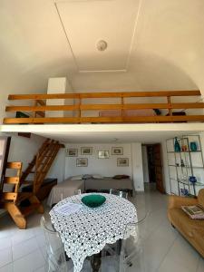 a dining room with a table and a bunk bed at Casa Paolina - casa vacanze in Capri