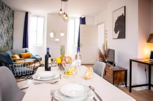 Zdjęcie z galerii obiektu DUPLEX COCOON - 10 MIN DE BLAYE - 20 MIN CNPE - WiFi - TV HD w mieście Saint-Seurin-de-Cursac