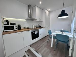Loft Moderno en Madrid tesisinde mutfak veya mini mutfak