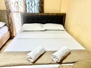 En eller flere senger på et rom på Hotel Asteri