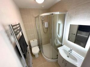 Bathroom sa Cosy & quirky cottage in the heart of Bakewell.