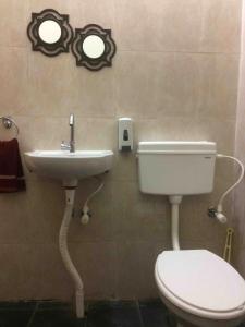Koupelna v ubytování Abar Aranye