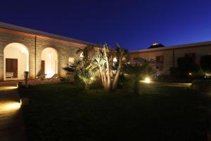 Κήπος έξω από το I Pretti Resort