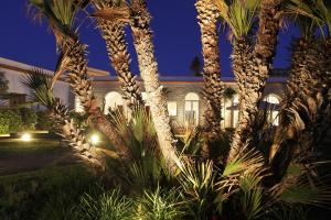 Κήπος έξω από το I Pretti Resort