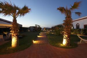 Κήπος έξω από το I Pretti Resort