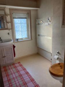 a bathroom with a sink and a window at Bokskog, sjö, MTB, Gekås Varberg in Rolfstorp