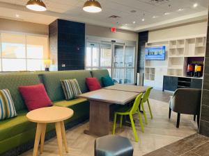 a dining room with a table and chairs at Home2 Suites By Hilton Edinburg in Edinburg